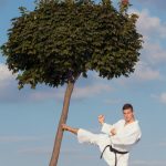 クワガタのいる木を蹴ったり、かじったり、レンジ使ってみたり